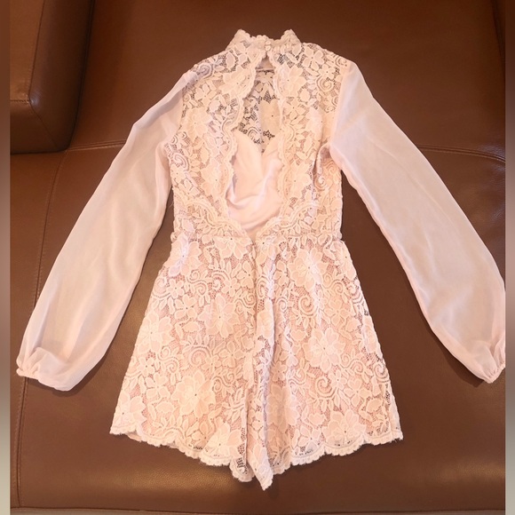 Bebe Lace Romper Lined Light Pink Long Sleeves Shorts Size XS - Picture 7 of 8